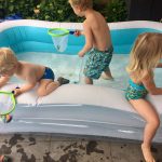Sweakers: Onze kinderen kunnen veilig spelen, rennen en sprinten rondom zwembaden en gladde tegels