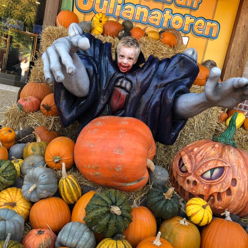 Griezelen in Kinderpretpark Julianatoren dat omgetoverd is in Halloween sferen!