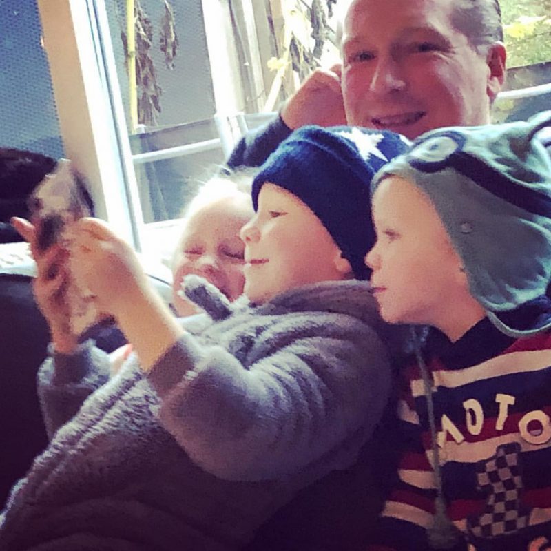 Papa en mama zijn voor kinderen helden in het echte leven en als tv held is dit ……