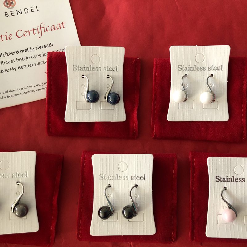 Godina keramieke oorbellen van My Bendel waarmee ik mijn dagelijkse look af maak