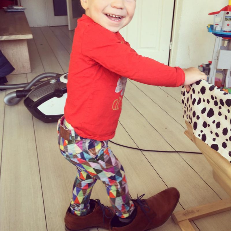 Leren ‘veters strikken’ is op deze manier leuk en makkelijk.