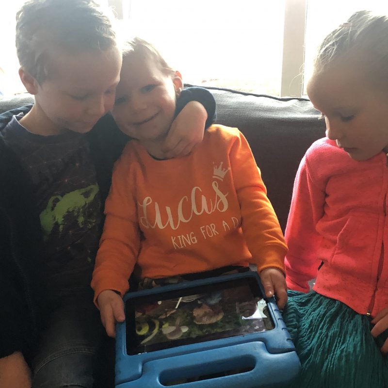 Op koningsdag gaan we oranje en gepersonaliseerd gekleed! Wat maakt koningsdag voor jullie zo leuk?