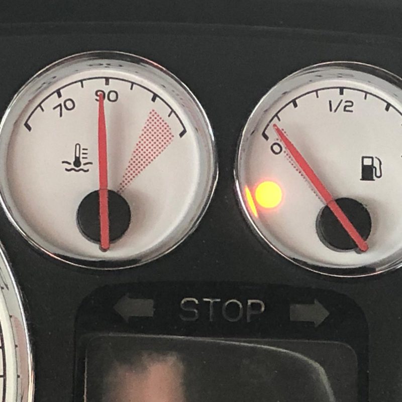 Rijd jij door met een lege benzine tank als het lampje gaat knipperen?