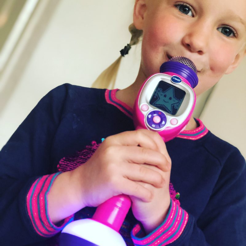 “Kidi Super Star Move” microfoon: schitteren voor het thuisfront met een engelenstem.