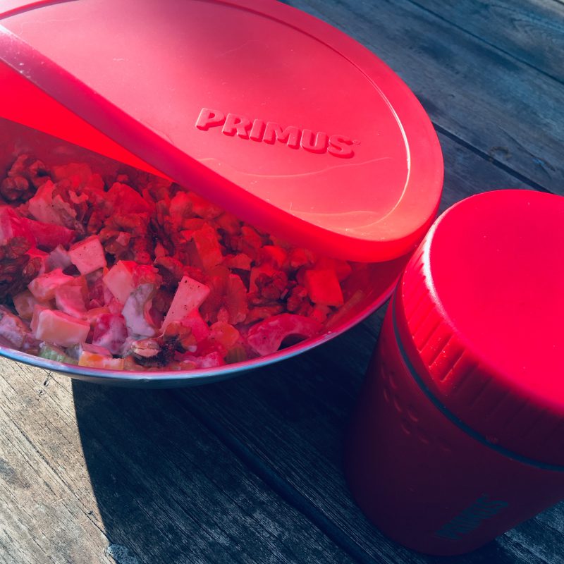 Het outdoor leven in de bergen of dichter bij huis