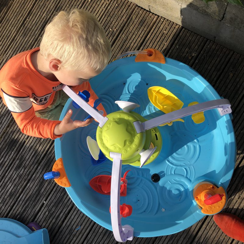 Buitenspeelgoed waar wij dol op zijn! Ons pretpark wordt uitgebreid