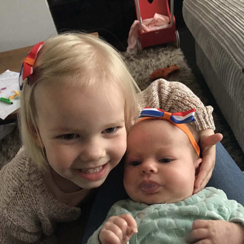 Grote zus! Tips om je peuter voor te bereiden op de nieuwe baby