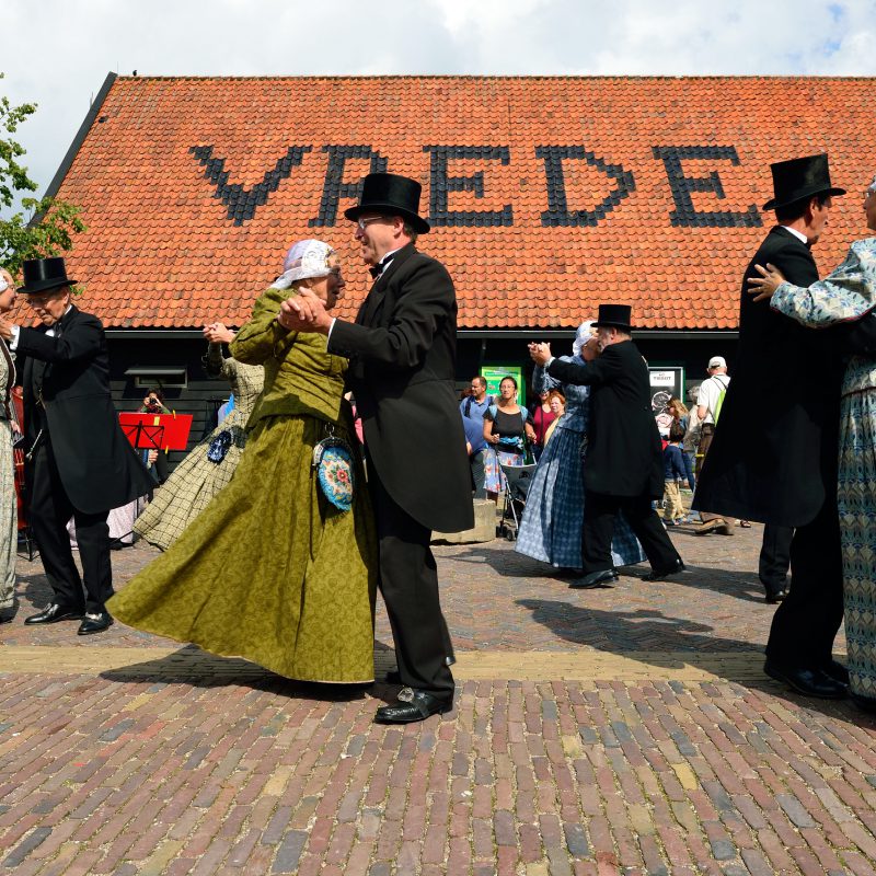 De jaarlijkse folkloredag op de Zaanse schans brengt ons weer terug in de tijd