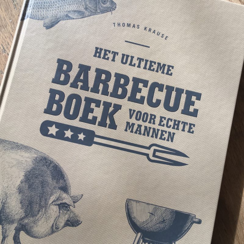 Zet je man op het goede spoor met dit nieuwe barbecueboek