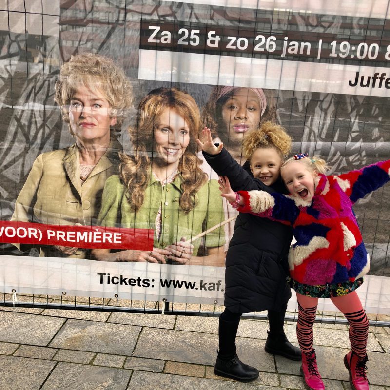 In Juffenballet (6+) komen onderwijskwesties hilarisch aan je voorbij op het toneel