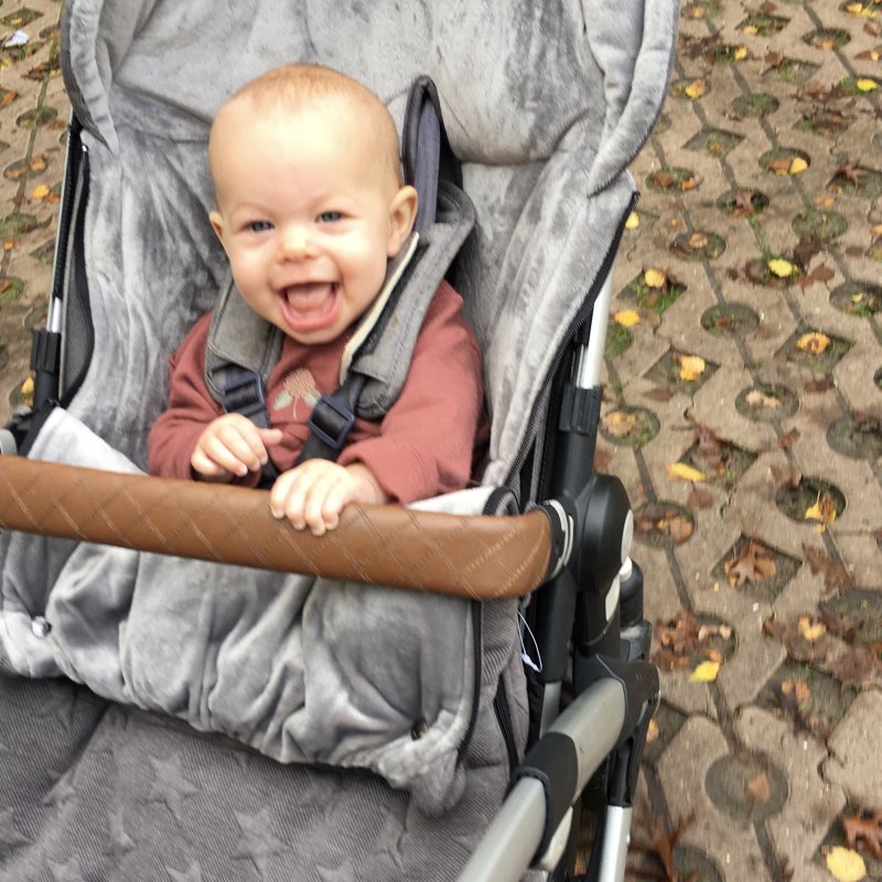 Van kinderwagen tot buggy, kleine meisjes worden groot