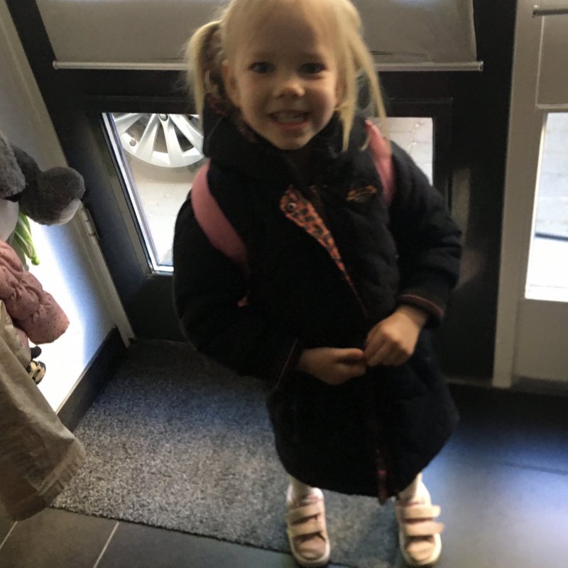 Voor de allereerste keer naar school en dat in Coronatijd