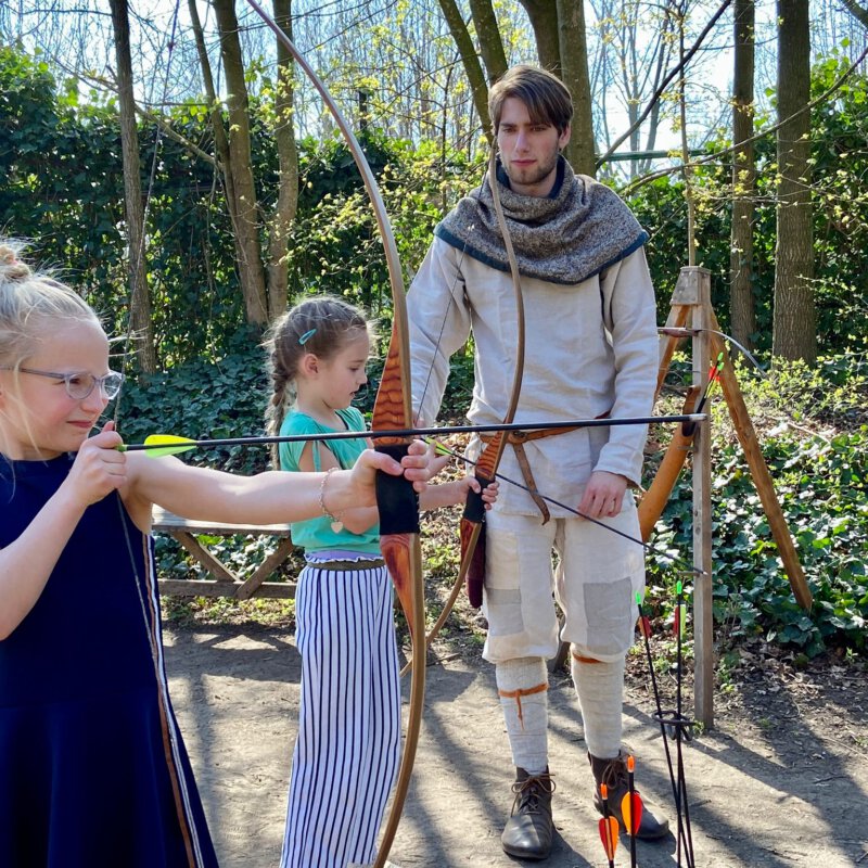 Het preHistorisch Dorp in Eindhoven is een tof, interactief familie uitje
