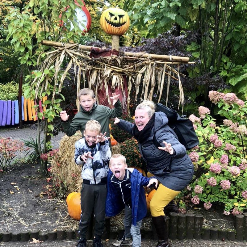 Halloween in Hellendoorn gaat door! Kom je ook griezelen in een prachtig versierd heksendoorn!