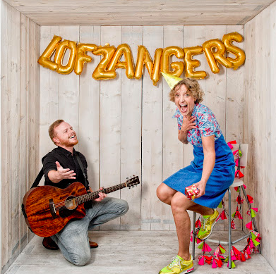 lofzangers.nl, serenade, muzikaal cadeau, lofzangers, zanger, gitaar