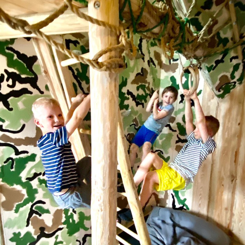 Avontuurlijk overnachten in de Marinierskamer van StayOkay Rotterdam