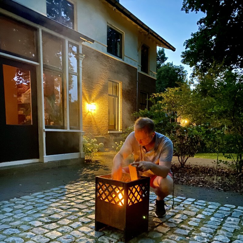 Licht in de duisternis voor ons huis, we verlichten ons monument met LED spots