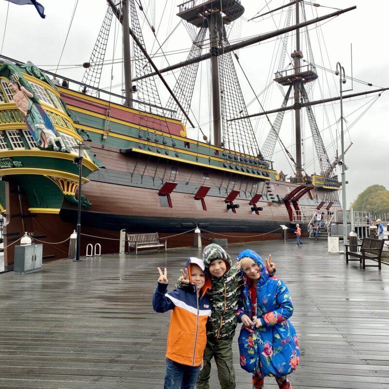 Tip: bezoek Het Scheepvaartmuseum! Er is veel te doen voor families.