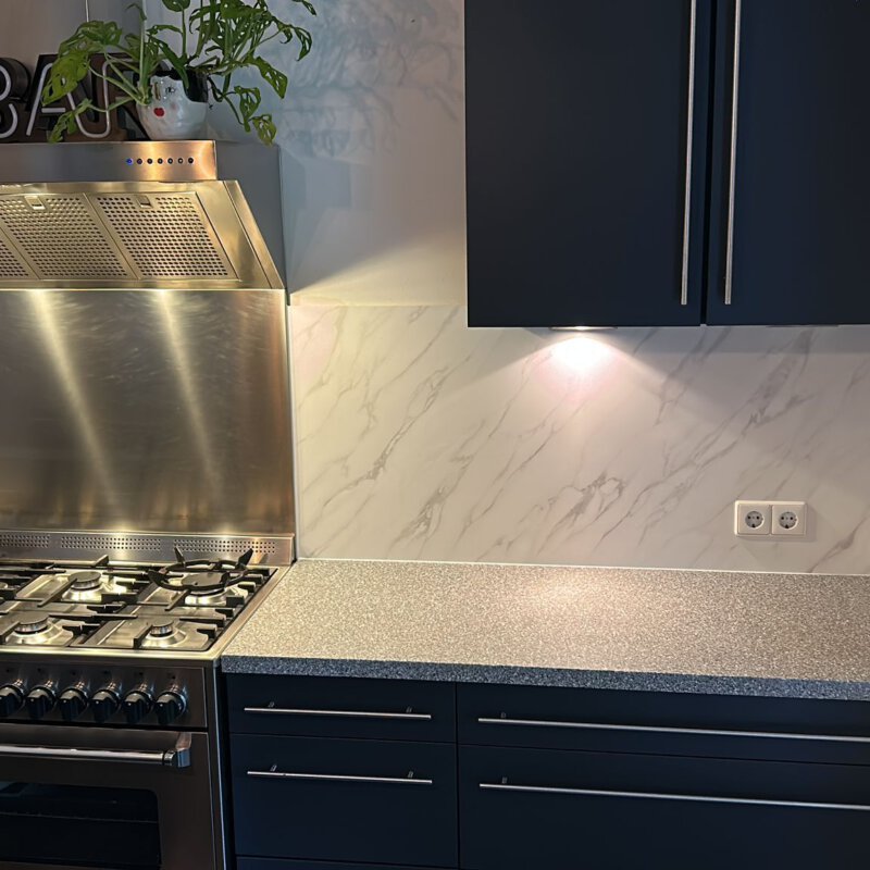 Keuken renovatie zonder grote ingrepen, of mega budget. Wij vonden dé uitkomst!