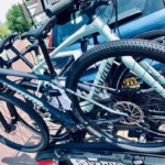 fietsendrager, Ebikes: middenmotor of naafversnelling, fietsen, Argeles sur mer, zuid Frankrijk, badplaats, Frankrijk,