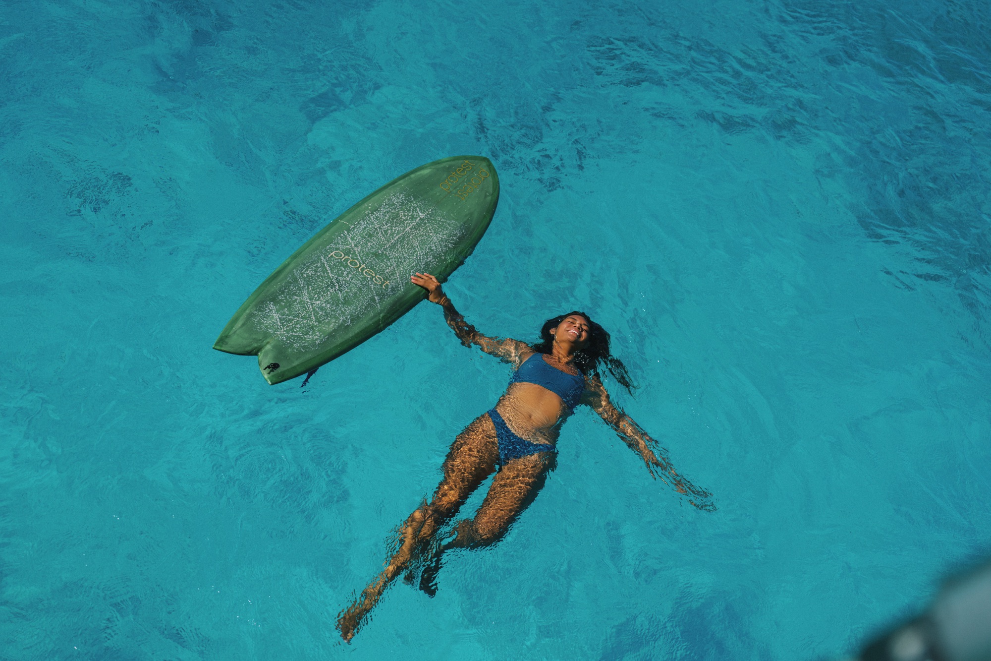 Protest, zwemkleding, bikini, zwembroek
