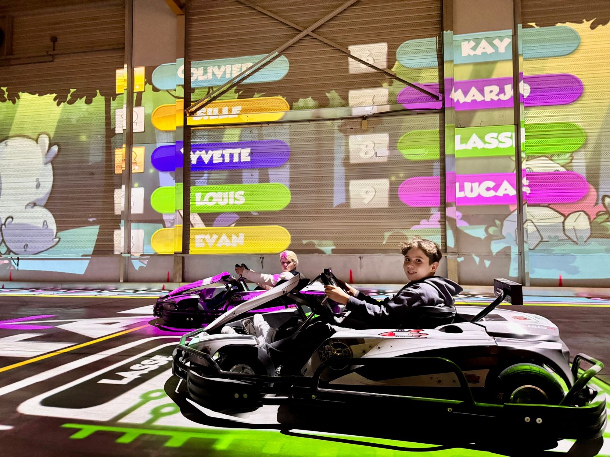 BattleKart Apeldoorn, racen, karten, elektrisch karten, teamuitje, kinderfeestje Apeldoorn, VR, videogames, bedrijfsuitje, teamuitje