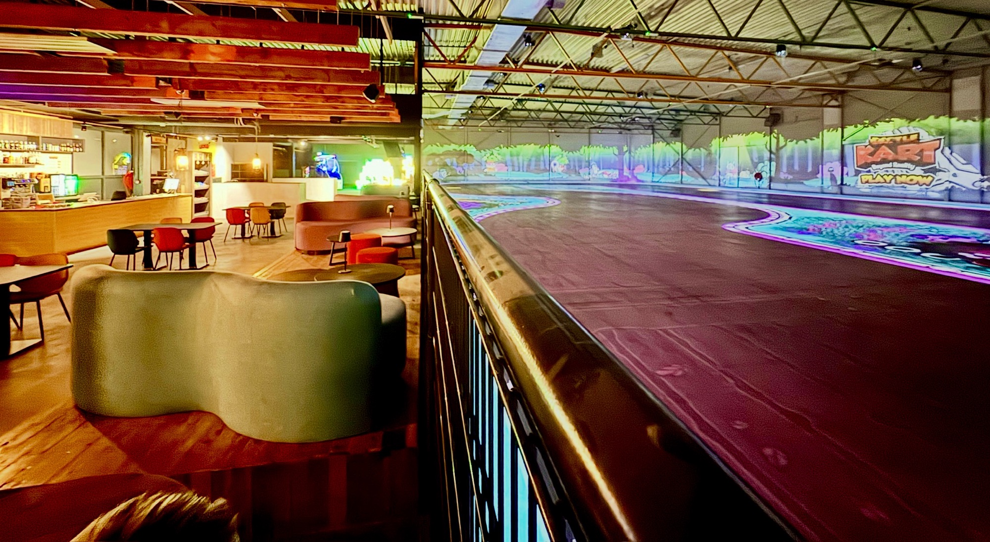 BattleKart Apeldoorn, racen, karten, elektrisch karten, teamuitje, kinderfeestje Apeldoorn, VR, videogames, bedrijfsuitje, teamuitje