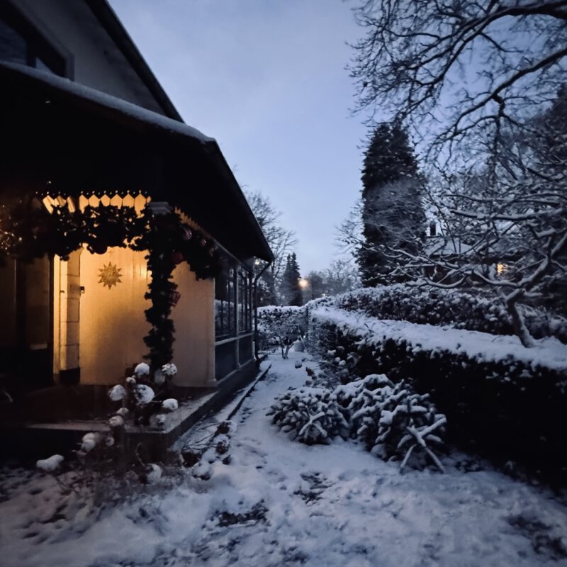 Hoe zorg je voor sfeer én gemak met tuinverlichting?