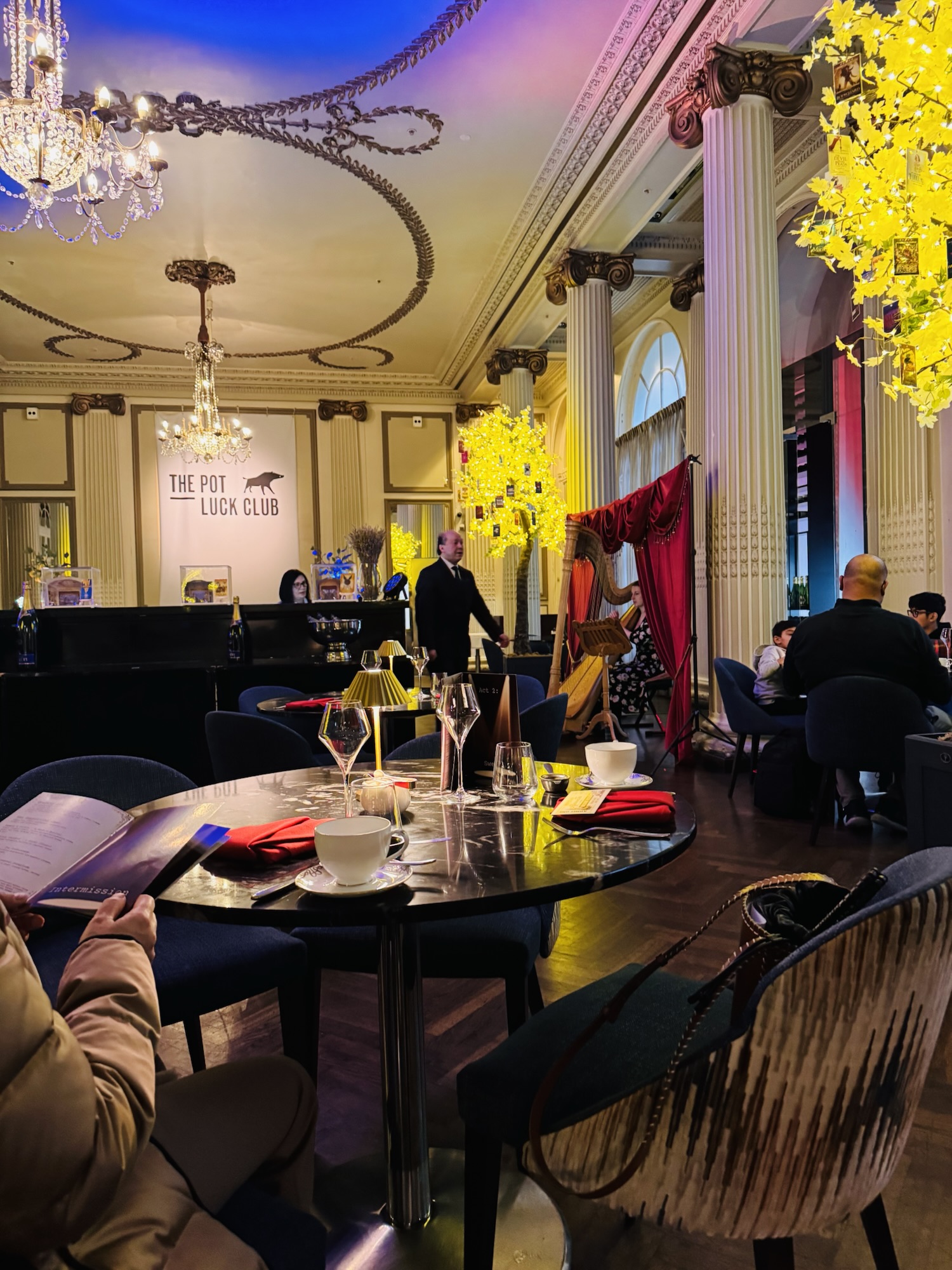 Theatreland Afternoon Tea Review in het hotel The Waldorf Hilton