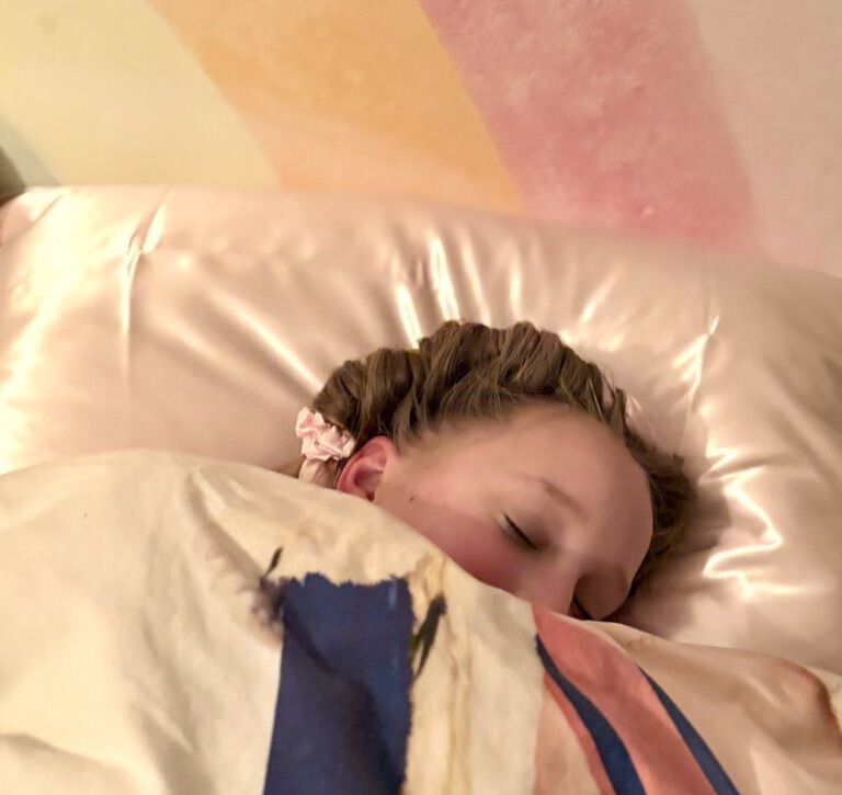 Slapen als een roosje , Satin Sleepers, heatless curls, bonet, roze 