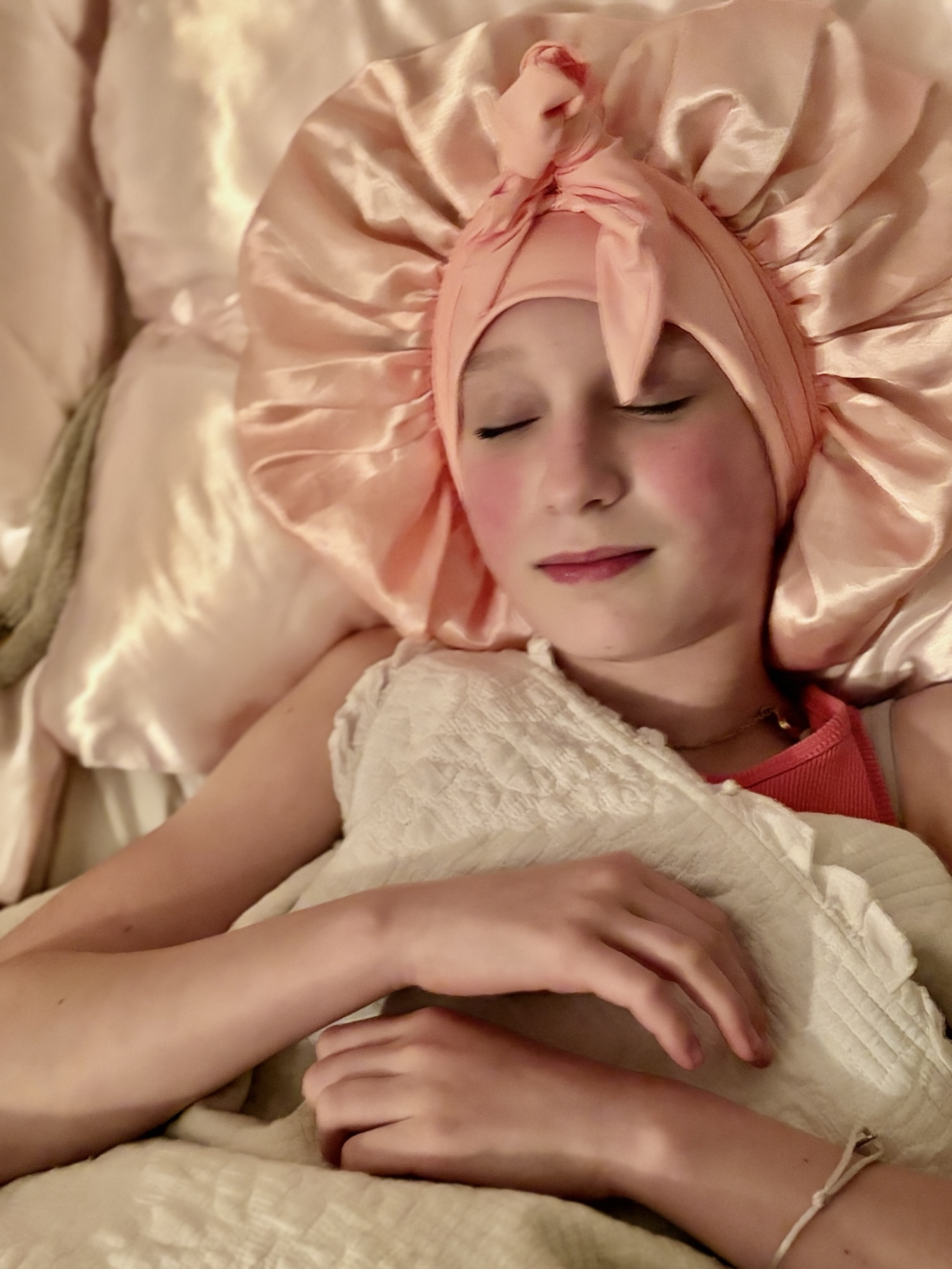 Slapen als een roosje , Satin Sleepers, heatless curls, bonet, roze 