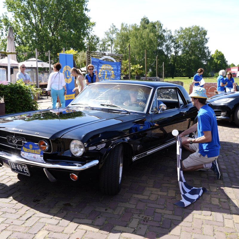 Ruim €12.000 voor realisatie douches inloophuis De Herberg in Apeldoorn dankzij Lions Pinkster Rally 